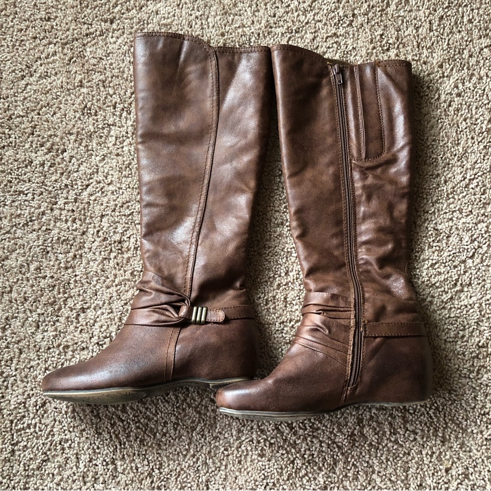 Bare Traps long boots color brown size 6